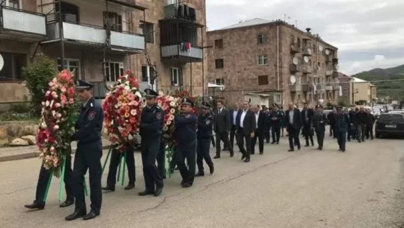 Հարգանքի տուրք՝ Ոսկեպարում զոհված ոստիկանների հիշատակին