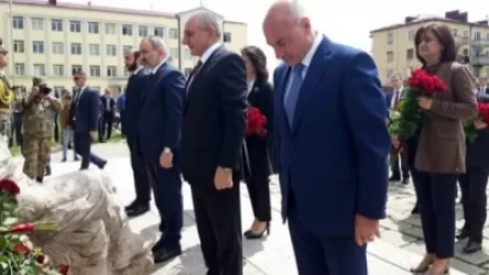Հայաստանի եւ Արցախի ղեկավարները՝ Ստեփանակերտի քաղաքային հուշահամալիրում