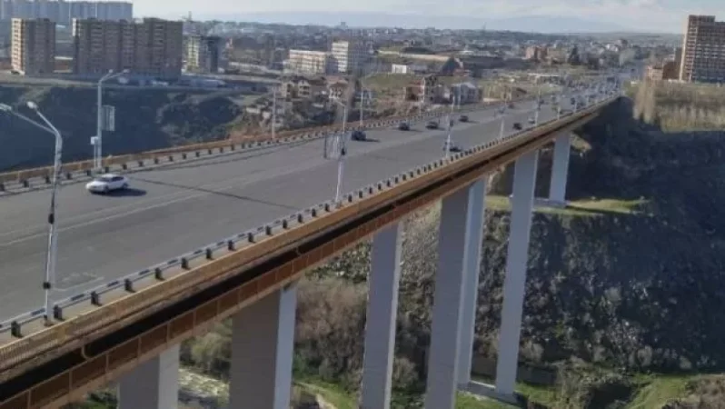 Դավիթաշեն կամրջի վրա գտնվող քաղաքացու վարքագիծը կասկածելի է թվացել մյուսներին. պարզվել է զբոսնելիս է եղել