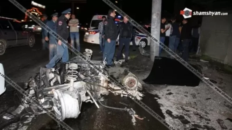 BMW-ն բախվել է էլեկտրասյանը․ վարորդին մեքենայից դուրս են բերել հատուկ տեխնիկայով