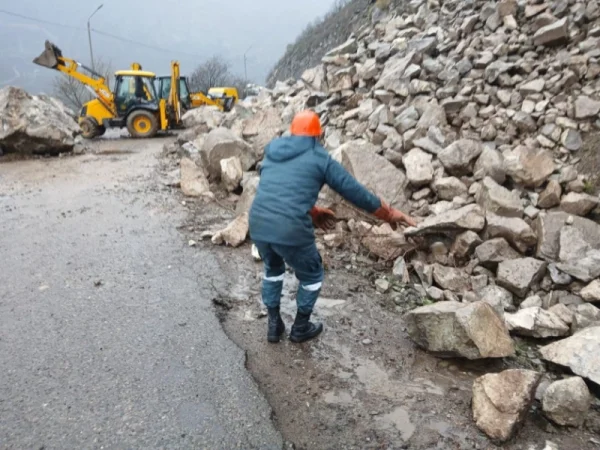 ԼՈՒՍԱՆԿԱՐՆԵՐ. ՆԳՆ ՓԾ-ն`  Տաթև-Գորիս և Տաթև -Լծեն ավտոճանապարհների քարաթափումների մասին