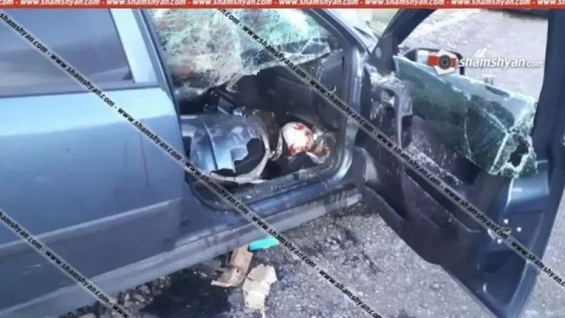 Խոշոր ավտովթար Կոտայքի մարզում. Opel-ը մխրճվել է երկաթե արգելապատնեշի մեջ. տուժածներից մեկը հղի է. Shamshyan com