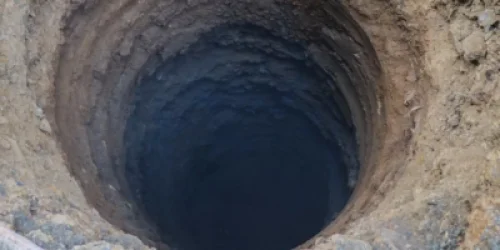 Երևանում քաղաքացին ընկել է չորս մետր խորությամբ փոսը, օգնության են հասել փրկարարները