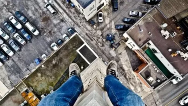 Man Jumps from High-Rise Building in Yerevan