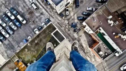 Երեւանում մոտ 30-40 տարեկան տղամարդը նետվելով բարձրահարկ շենքից