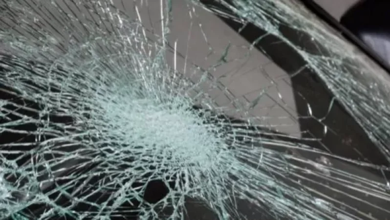 Եղվարդի խճուղում մեքենան բախվել է բետոնե արգելապատնեշին․ կան տուժածներ