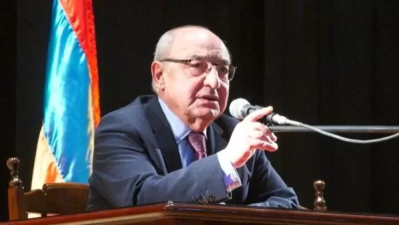 Լուծումն այն է, որ պիտի լինի համաժողովրդական պոռթկում. Վազգեն Մանուկյանը հանդիպում անցկացրեց Գյումրիում