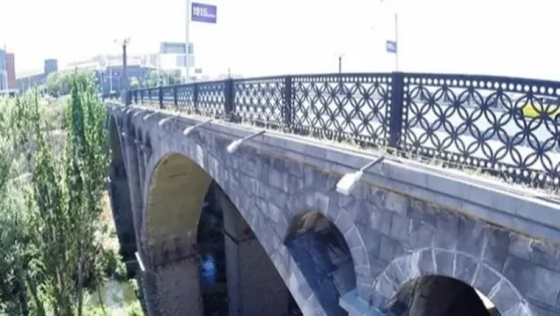 24-ամյա տղան փորձել է ցած նետվել Հաղթանակ կամրջից. վարչապետի օգնականն է բանակցել նրա հետ