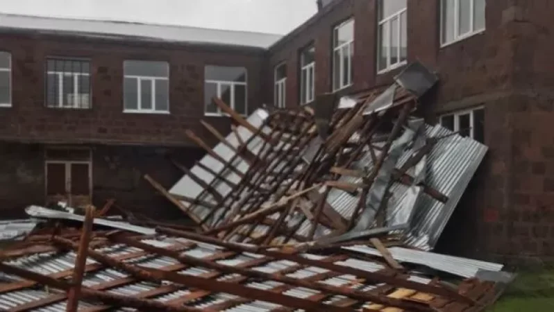 Քիչ առաջ ուժեղ քամու հետևանքով տուժվել են Անի համայնքի մի քանի բնակավայրեր