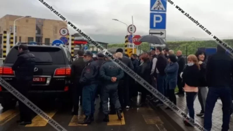 Լարված իրավիճակ Բագրատաշենի անցակետում. ՌԴ քաղաքացիություն ունեցող, ազգությամբ հայ մոտ 130 քաղաքացի մնացել են անցակետում