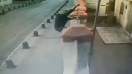 ՏԵՍԱՆՅՈՒԹ. Ինչպես են Թուրքիայում պոկում և դեն նետում հայկական եկեղեցու խաչը