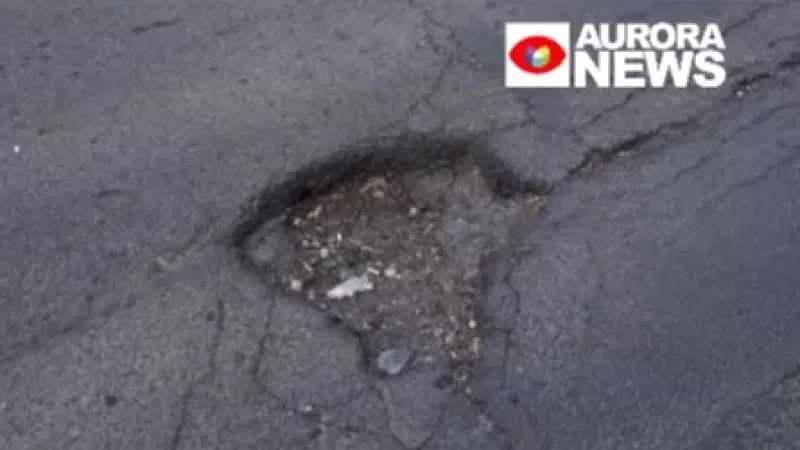 Photos. "They removed the film from the cars so we can see the potholes better": Alarm from AURORANEWS