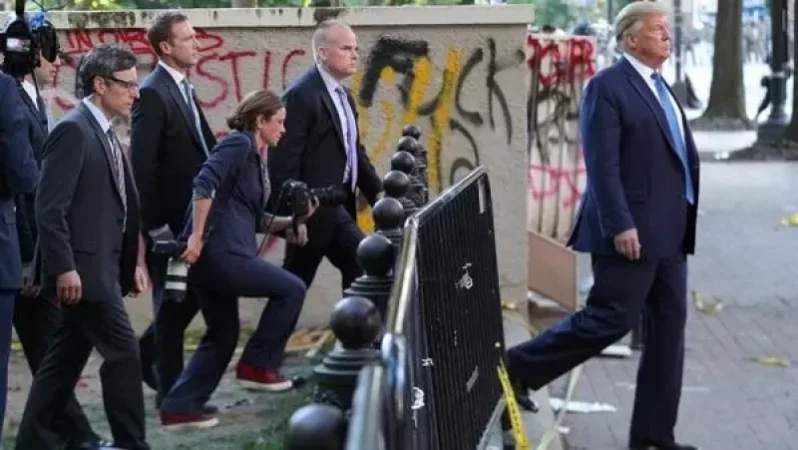 Դեմոկրատները ցույցերի ժամանակ ԱՄՆ նախագահ Դոնալդ Թրամփի վարքը վախկոտություն են որակել