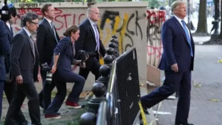 Դեմոկրատները ցույցերի ժամանակ ԱՄՆ նախագահ Դոնալդ Թրամփի վարքը վախկոտություն են որակել