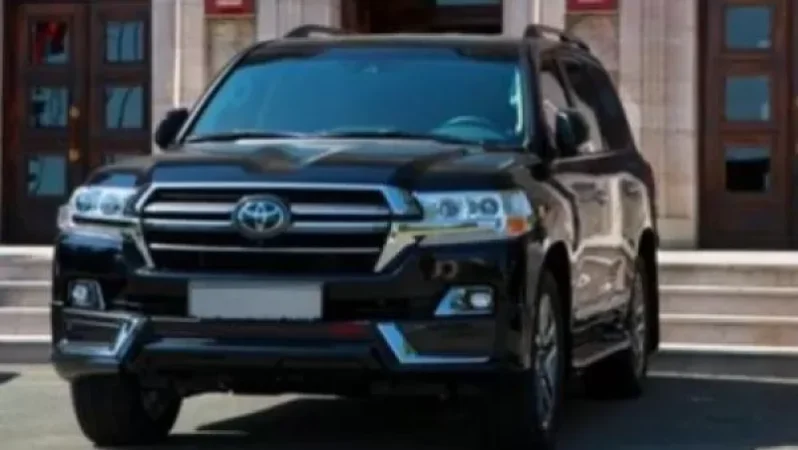 Արցախի նախագահը ռուսաստանաբնակ գործարարի կողմից «Տոյոտա LC 200» է նվեր ստացել