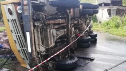 Սարալանջ-Արագյուղ ավտոճանապարհին «ԿամԱԶ»-ը շրջվել է․ վարորդի վիճակը կայուն ծանր է