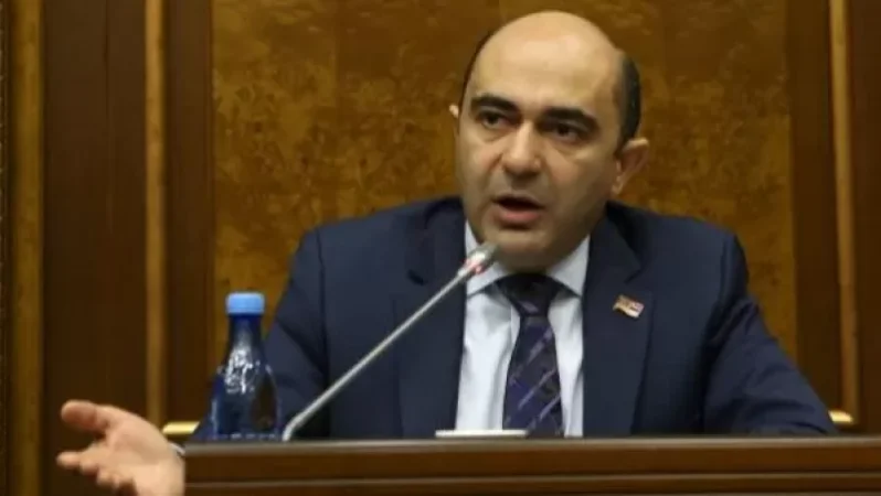 Մարուքյանը Ջավադյանի հետ քննարկել է բանկերի առջև կուտակումները լուծելու տարբերակաները