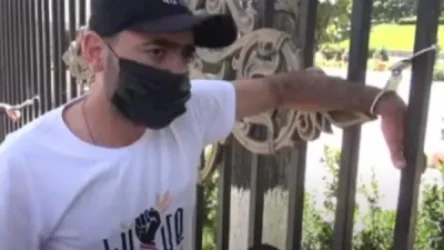 ՏԵՍԱՆՅՈՒԹ. Մարդիկ «կանդալել» են իրենց Ազգային ժողովի դարպասներից.  ArmLur