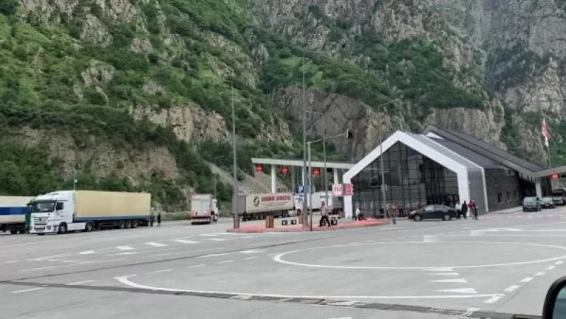 ՀՀ տարածքում ճանապարհները հիմնականում անցանելի են. Լարսը բաց է բեռնատարների համար