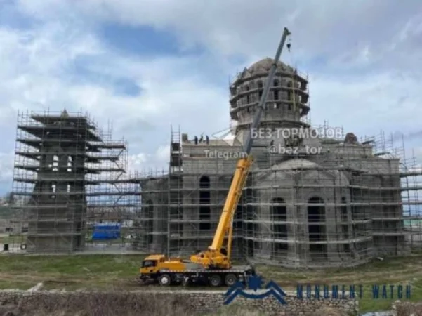 Ադրբեջանցիները քանդել են Ղազանչեցոցի խաչաձև լուսամուտը, պատկերաքանդակը․ ահազանգ