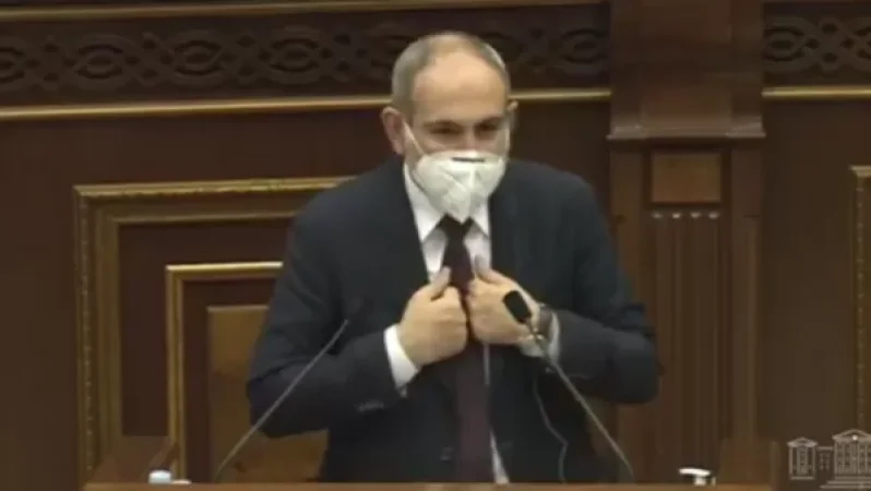 Ինչ-որ կին նստում է տաքսի, զանգում է այլ բաժանորդի ու ասում է, թե ինքը վարչապետի աշխատակազմից է. Փաշինյան