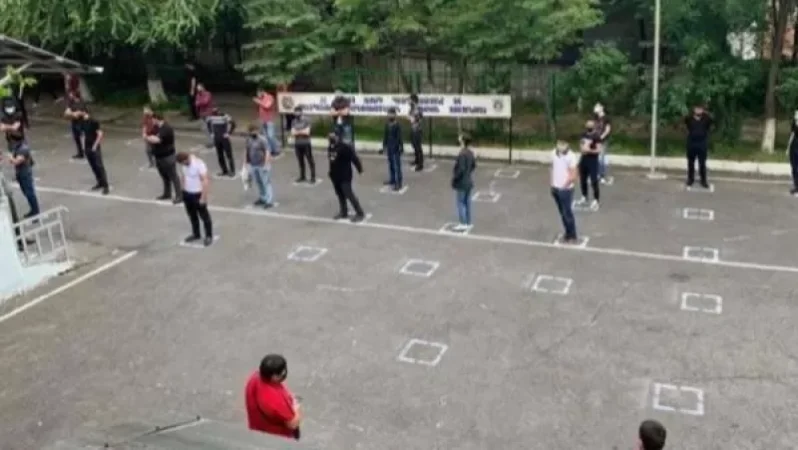 Զորակոչային բժշկական հանձնաժողով. Փաշինյանը շարունակում է լուսանկարներ հրապարակել