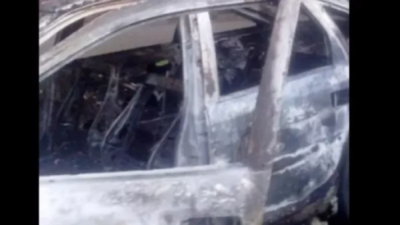 Վիլնյուսի փողոցի շենքերից մեկի մոտ այրվել է «Volkswagen Golf 3»-ը