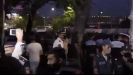 ՏԵՍԱՆՅՈՒԹ. Դատարանի բակից բերման են ենթարկում քաղաքացիների