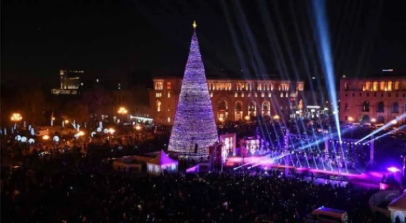 Երևանի գլխավոր տոնածառի լույսերը կվառեն արցախցի երեխաները. «Փաստ»