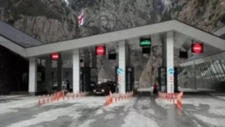 Վրաստանի մուտքը փակ է օտարերկրացիների համար, Լարսը բաց է միայն բեռնատարների համար