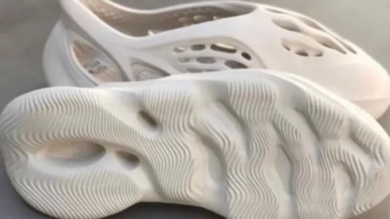 Քանյե Ուեսթն «Արարատ» անվանումով մարզակոշիկներ է արտադրում