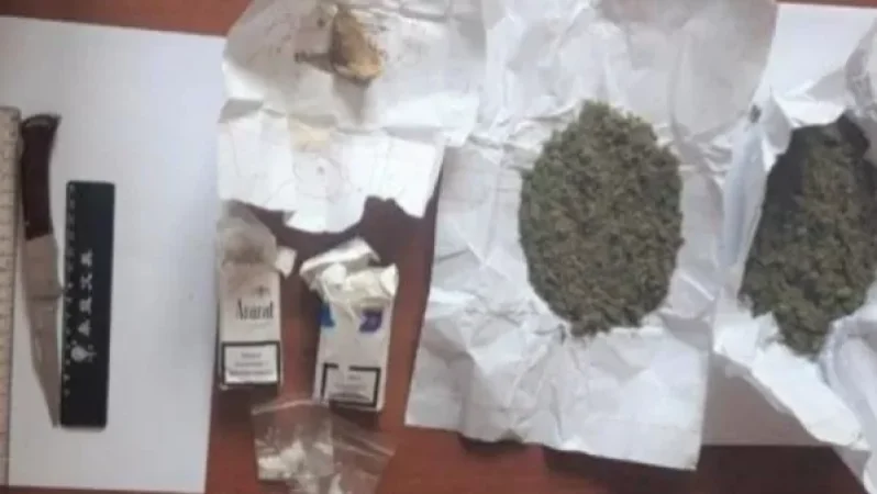 31-ամյա տղամարդու՝ իր մեքենայով հանդերձ բերման են ենթարկել. նրա մոտ գտել են մարիխուանա, ծալովի դանակ