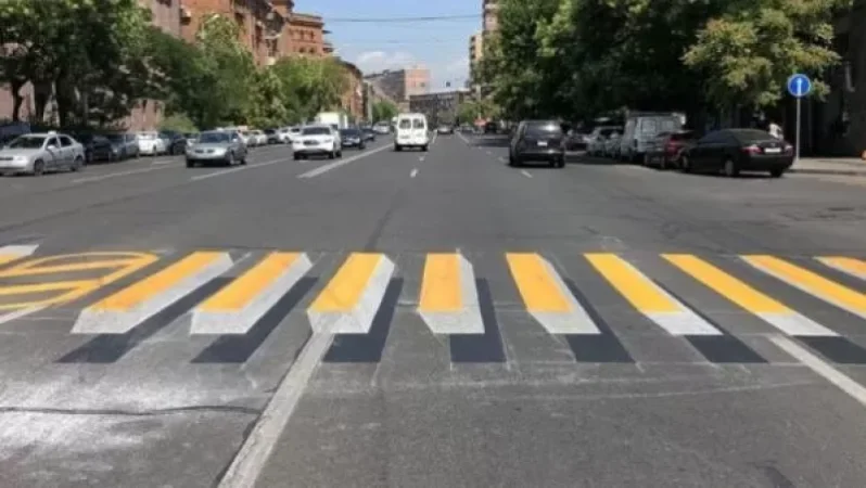 Կ․Ուլնեցի և Է․Հասրաթյան փողոցների խաչմերուկի հատվածում՝ Է․Հասրաթյան փողոցում գործող հետիոտնային անցումը կվերակառուցվի