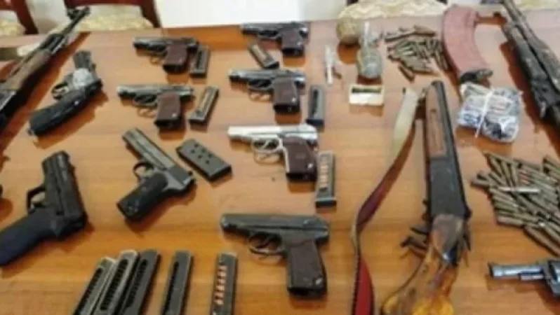 Ինքնաձիգ, ատրճանակներ, նռնակներ․ քաղաքացիները կամավոր զենք-զինամթերք են հանձնել