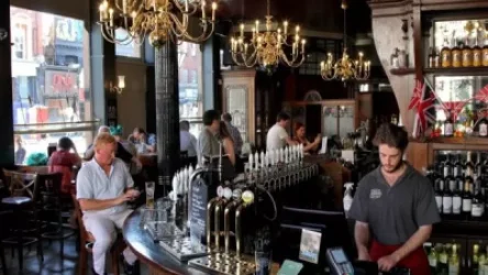 Բրիտանիայում այսօր բացվել են փաբերը, ռեստորանները, թանգարանները և գյուղատնտեսական ֆերմաները