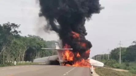 ՏԵՍԱՆՅՈՒԹ. Մեքսիկայում ինքնաթիռը վայրէջք է կատարել մայրուղու վրա ու բռնկվել. օդաչուն փախուստի է դիմել