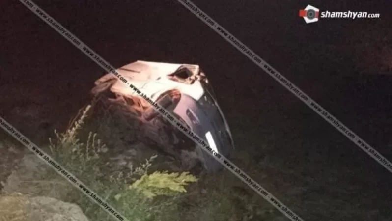 Ford Transit-ը դուրս է եկել երթևեկելի գոտուց և հայտնվել ձորակում. կան վիրավորներ