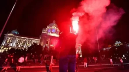 ՏԵՍԱՆՅՈՒԹ. Սերբիայում կարանտինի խստացման դեմ բողոքող ցուցարարները խորհրդարանի շենք են ներխուժել