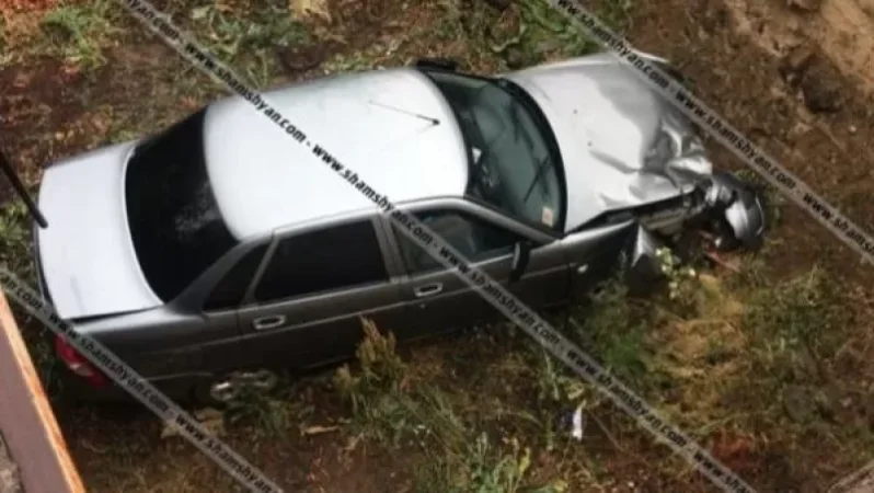 74-ամյա վարորդը LADA-ով բախվել է ցանկապատին և բարձրությունից ընկել բնակչի հողամասի մեջ․ վիրավոր ամուսինները տեղափոխվել են հիվանդանոց