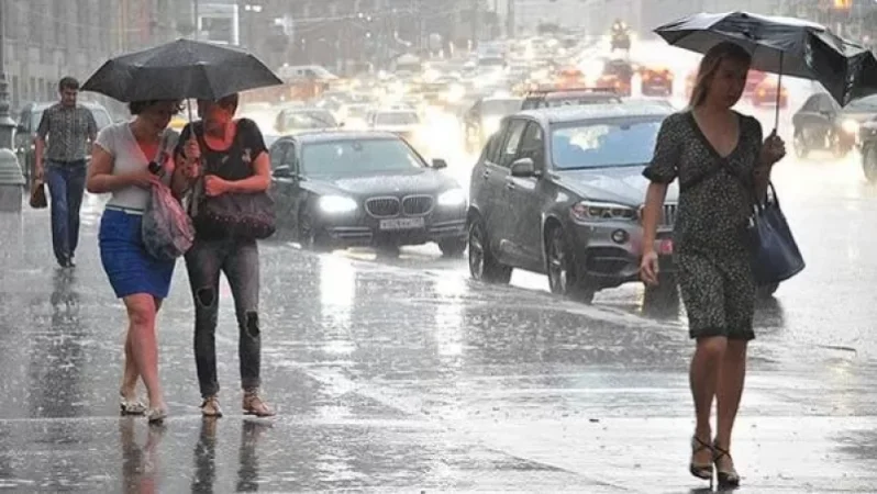 Սպասվում են ամպրոպային բնույթի ինտենսիվ անձրևներ, հնարավոր են ուժեղ քամիներ. խուսափեք բացօթյա տարածքներում գտնվելուց. ԱԻՆ