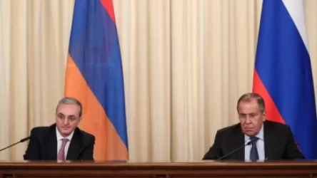 Զոհրաբ Մնացականյանն ու Սերգեյ Լավրովը քննարկել են հայ-ադրբեջանական սահմանի լարված իրավիճակը