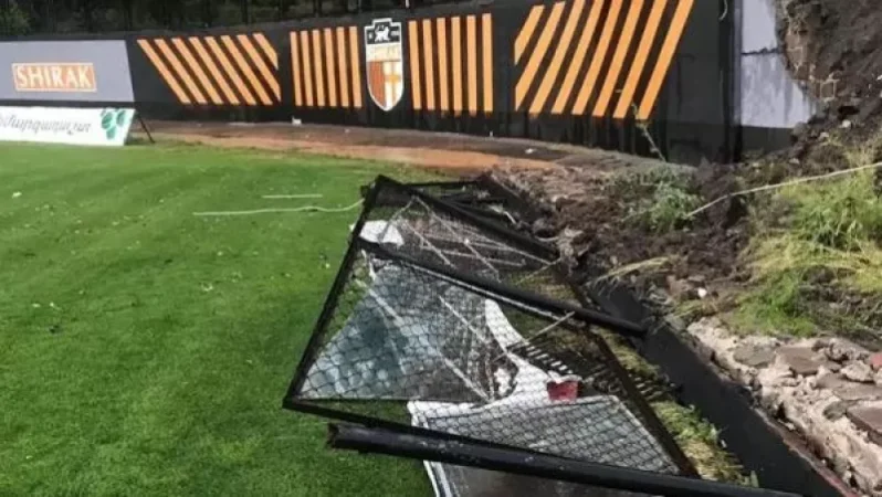 Գյումրիի անձրևն ու կարկուտը վնասել են նաև քաղաքի մարզադաշտը