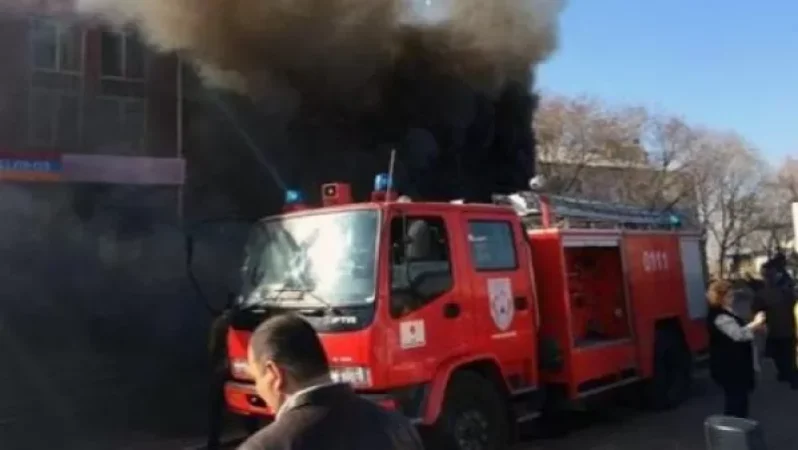 Հրդեհ է բռնկվել Մաշտոցի պողոտայի «Շաուրմա լենդ» սննդի կետում