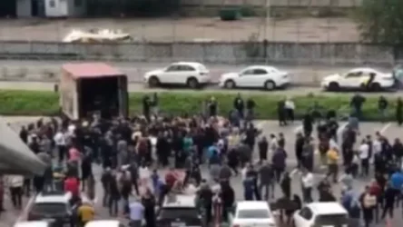 ՏԵՍԱՆՅՈՒԹ. Ինչպես են ռուսաստանաբնակ մեր հայրենակիցները հերթ կանգնել՝ ծիրան գնելու համար