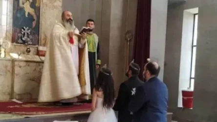 ԼՈՒՍԱՆԿԱՐՆԵՐ. Այսօր Մովսես գյուղի եկեղեցում պսակադրություն է եղել. ԿԳՄՍ նախարարը և Տավուշի մարզպետը ներկա են գտնվել