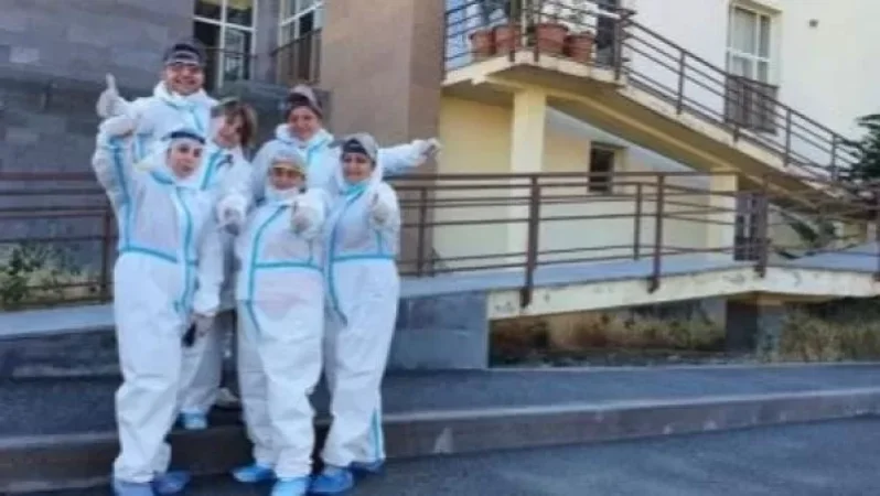 Երևանի թիվ 1 տուն-ինտերնատի աշխատակիցները նշում են կորոնավիրուսի դեմ տարած հաղթանակը