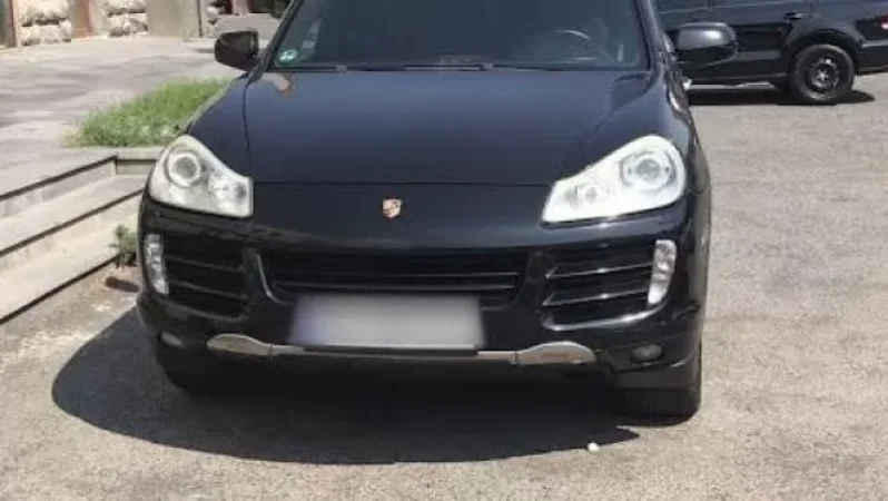 «Պորշ»-ի լուսարձակները գողանալու ժամանակ երիտասարդները բռնվել են