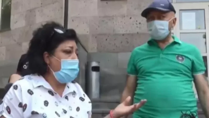 Դիմորդներն ու նրանց ծնողները բողոքի ակցիա են իրականացնում ԳԹԿ շենքի մոտ