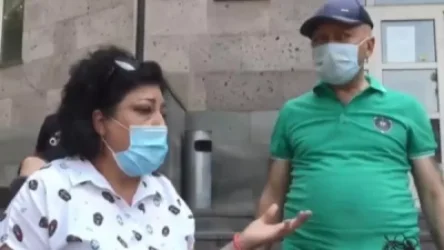 Դիմորդներն ու նրանց ծնողները բողոքի ակցիա են իրականացնում ԳԹԿ շենքի մոտ