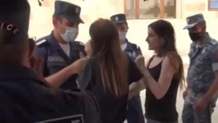 Քաղաքացուհիները վարչական ձերբակալման են ենթարկվել` ոստիկանի օրինական պահանջը չկատարելու համար